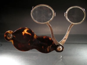 Tortoise scissor glasses-image