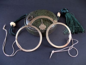 Oriental folding spectacles-image